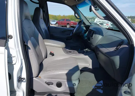 2002 Ford Expedition Eddie Bauer from USA, damaged, VIN 1FMFU18L22LA18404